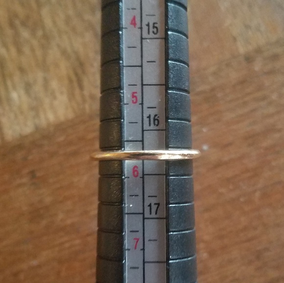 NWOT Beautiful Gold Heart Ring size 5.75 - Picture 11 of 11